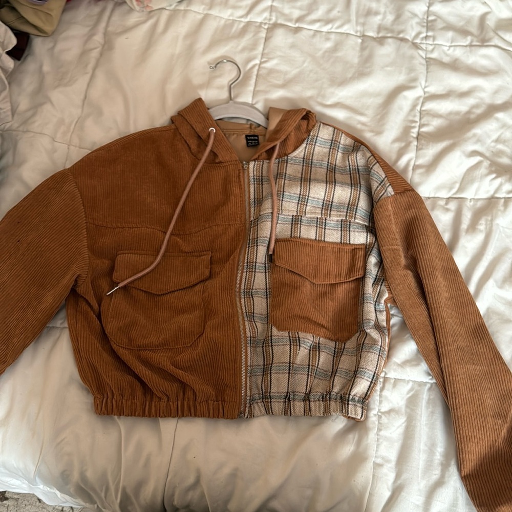 It’s a cozy jacket from shein perfect color for fall